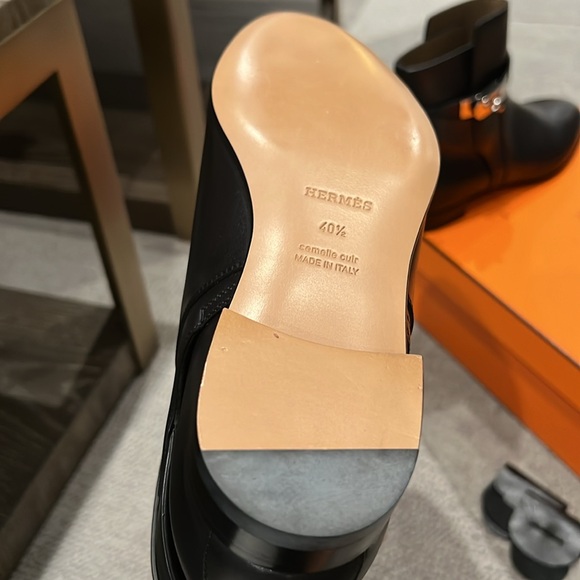 Authentic.  Hermes Neo Calfskin ankle boots    Black. Size 40.5.  Like new. - Picture 10 of 16